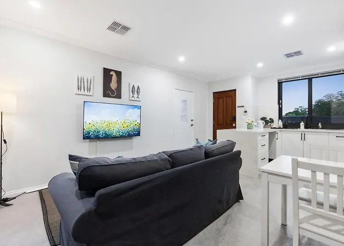 Professional Single 6 Walk To Curtin Uni Holiday home *