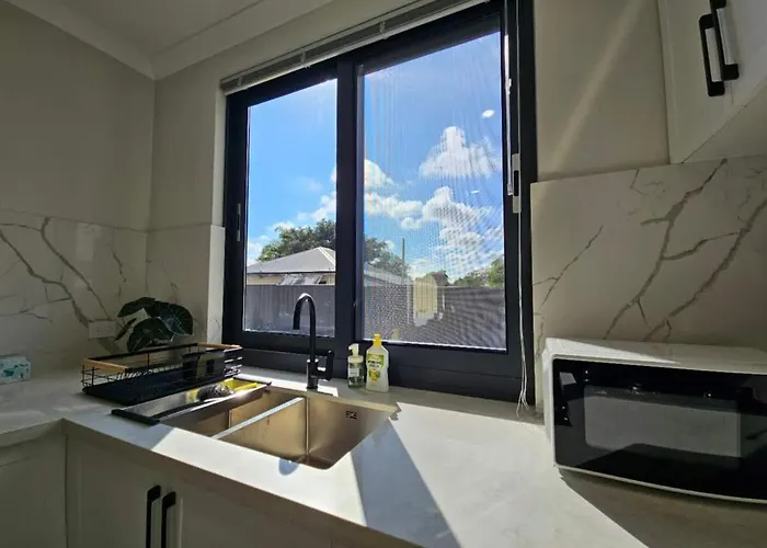 Professional Single 6 Walk To Curtin Uni *